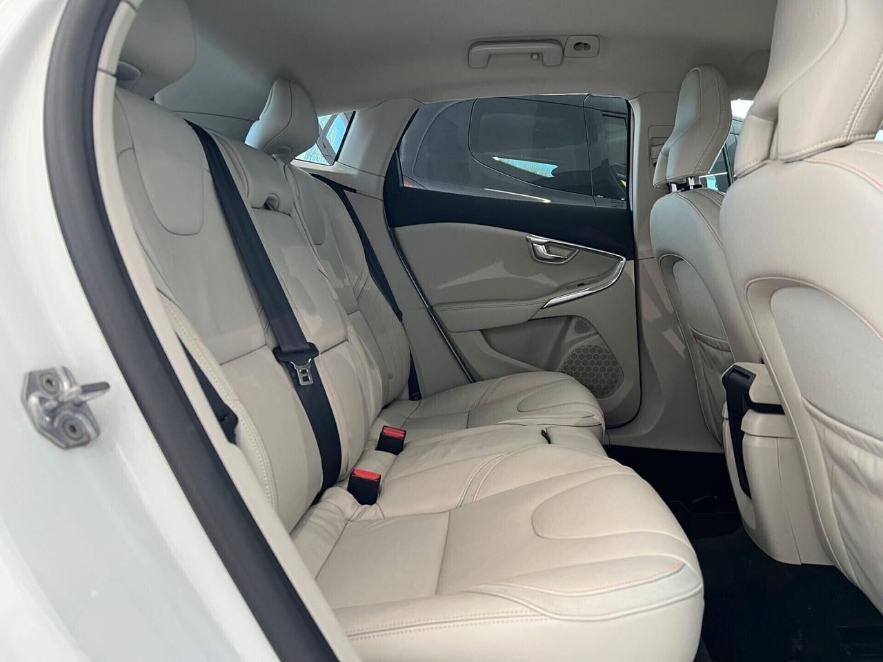 Volvo V40 Cross Country V40 Cross Country D2 Momentum