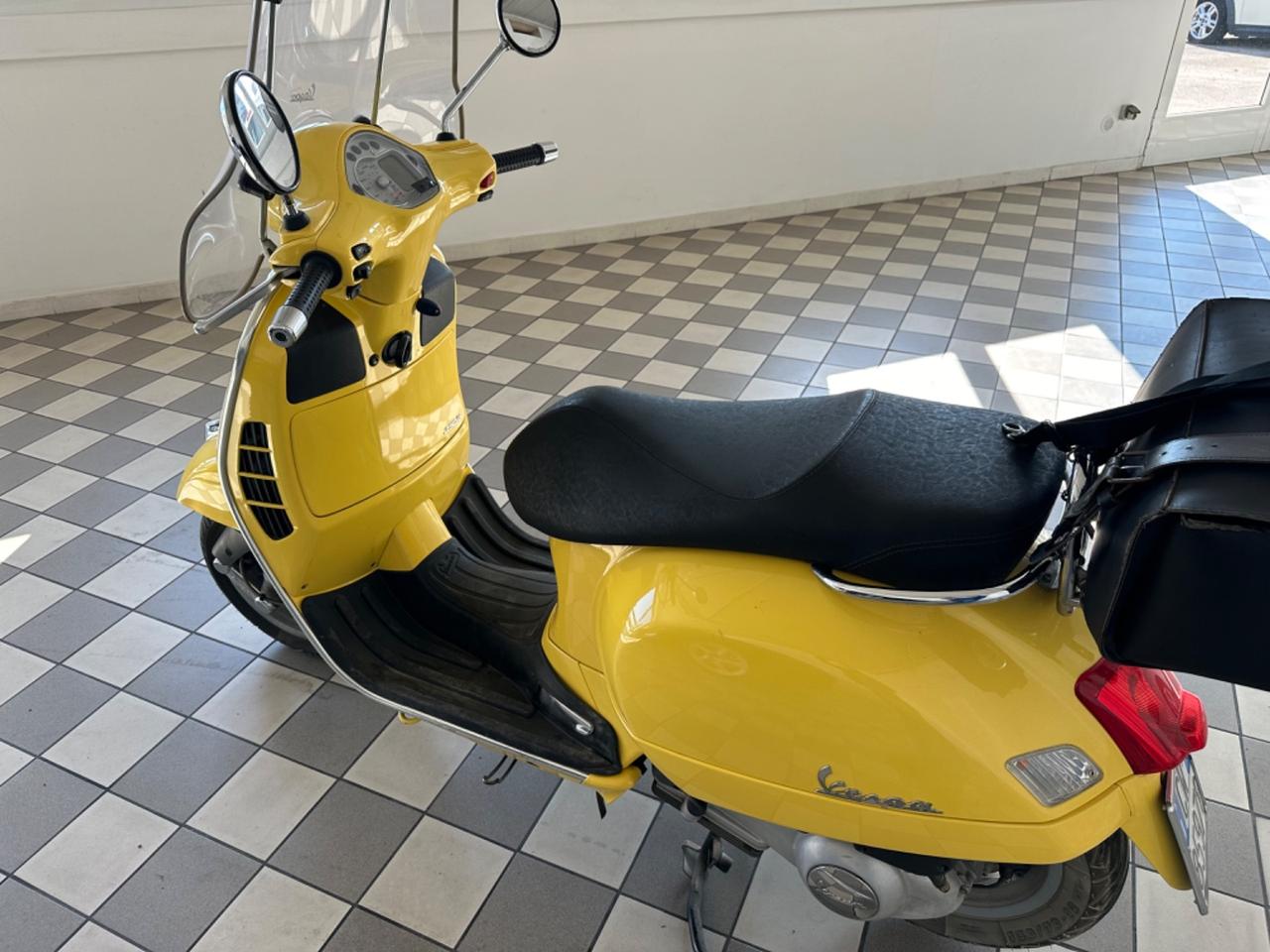 Piaggio Vespa 250 GTS