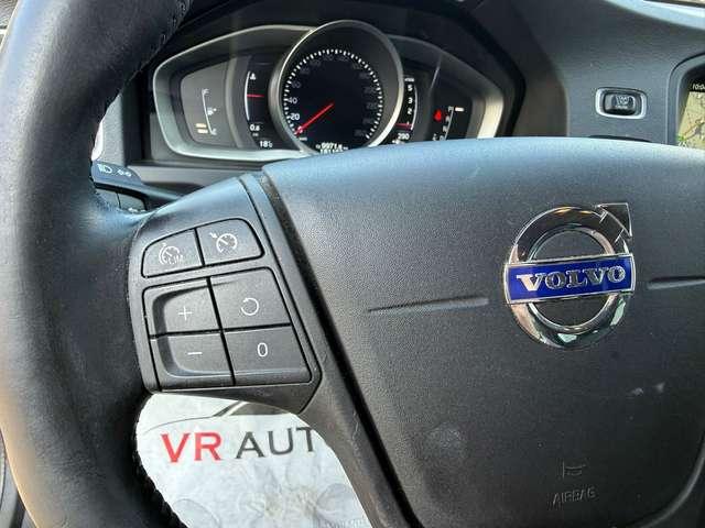 Volvo S60 AUTOM. 2.0 D3 Momentum geartronic / tagliando con pastiglie freni nuovo / garanzia 12 mesi nazionale