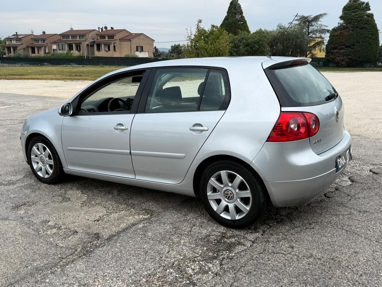 Volkswagen Golf 2.0 TDi Sportline UNIPROPR