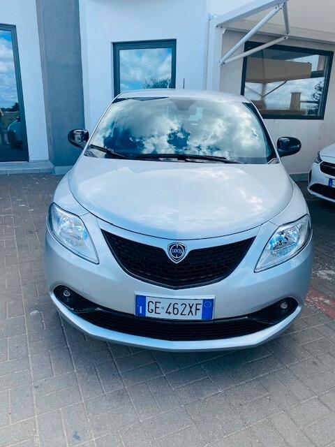 Lancia Ypsilon 1.0 FireFly 5 porte S&S Hybrid Ecochic Silver