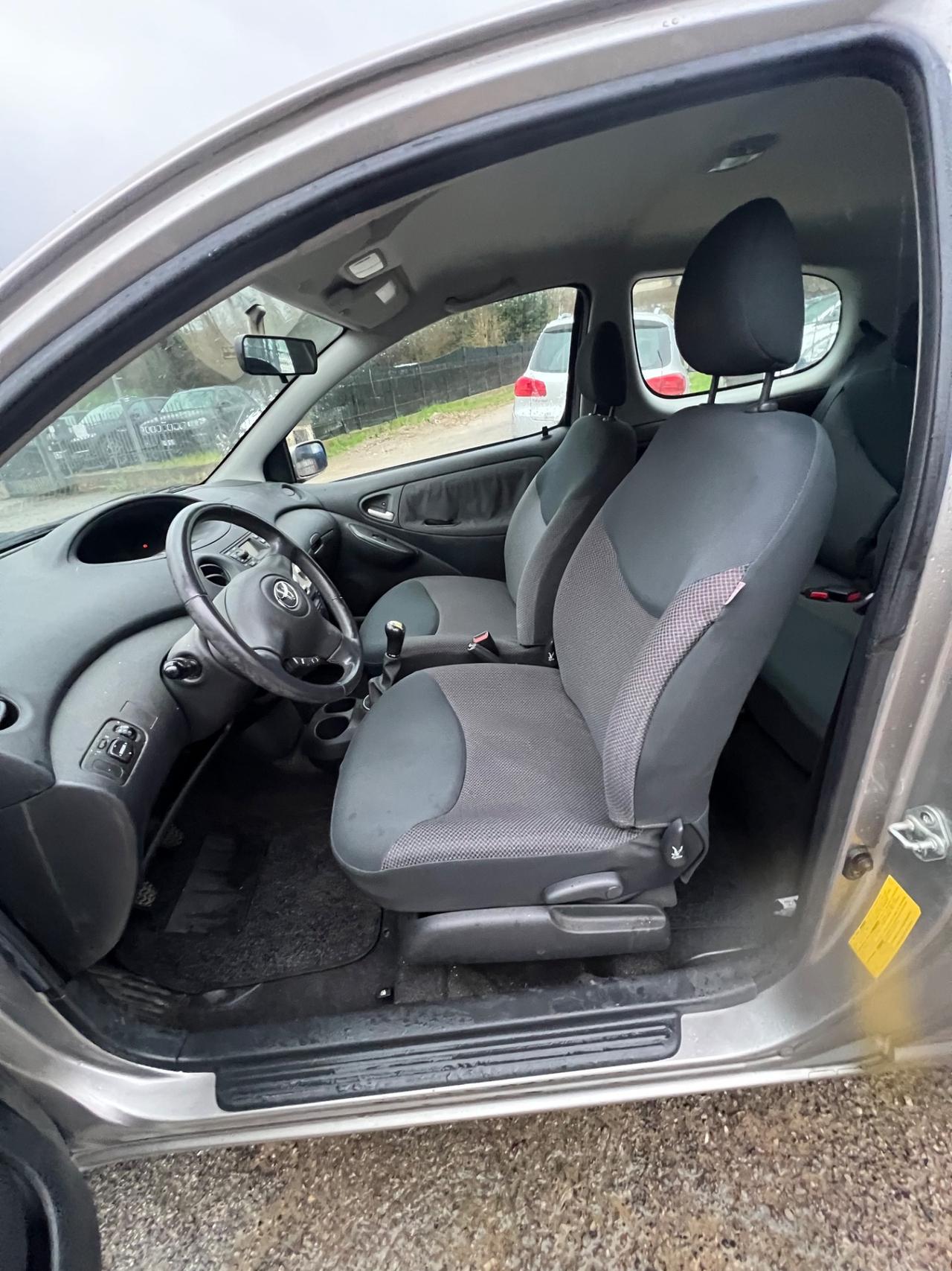 Toyota Yaris 1.0i 16V cat 3 porte