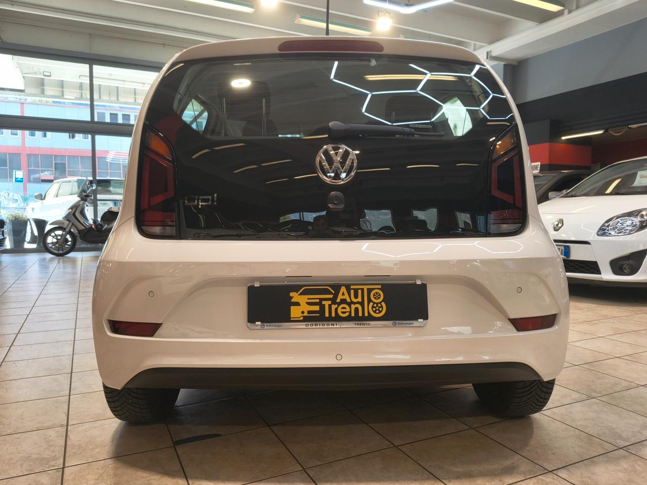 Volkswagen up! 1.0 5p. take solo 19.000 km