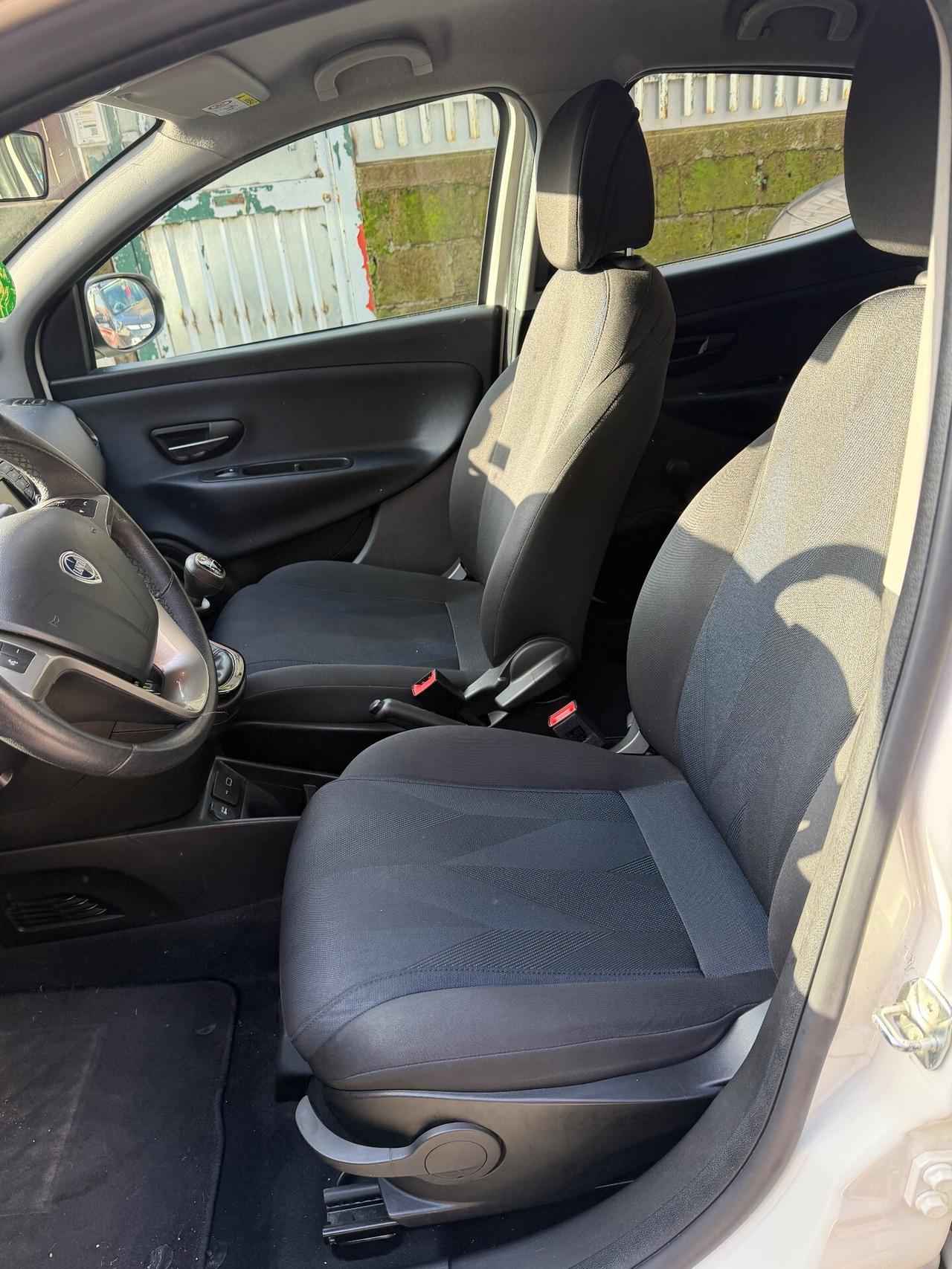 Lancia Ypsilon 1.2 69 CV 5 porte S&S Platinum