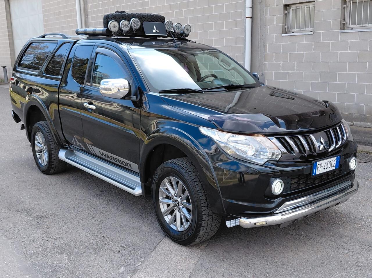 Mitsubishi L200 D.cab hard top 181cv UNICO PROP.