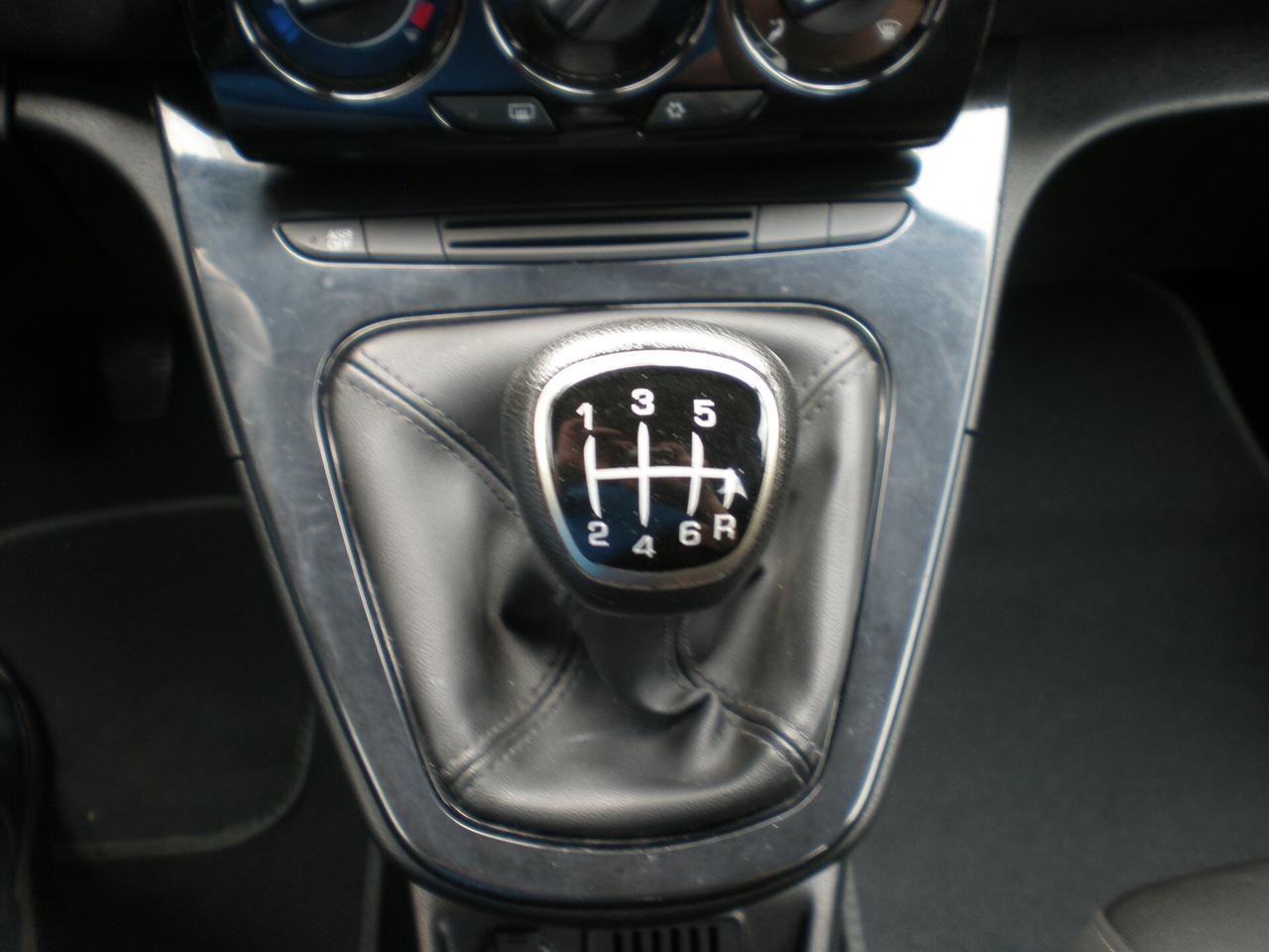 Lancia Ypsilon 1.0 ultimo restyling, full