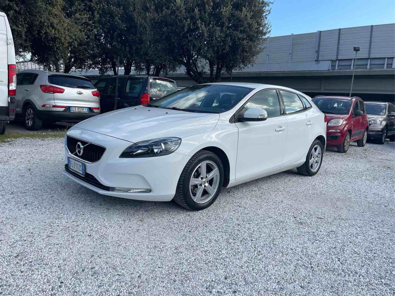 VOLVO V40 - D2 INSCRIPTION