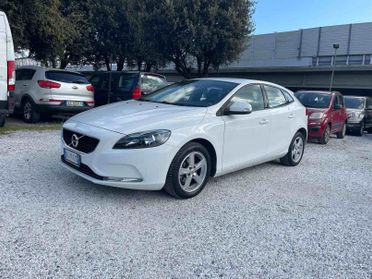 VOLVO V40 - D2 INSCRIPTION