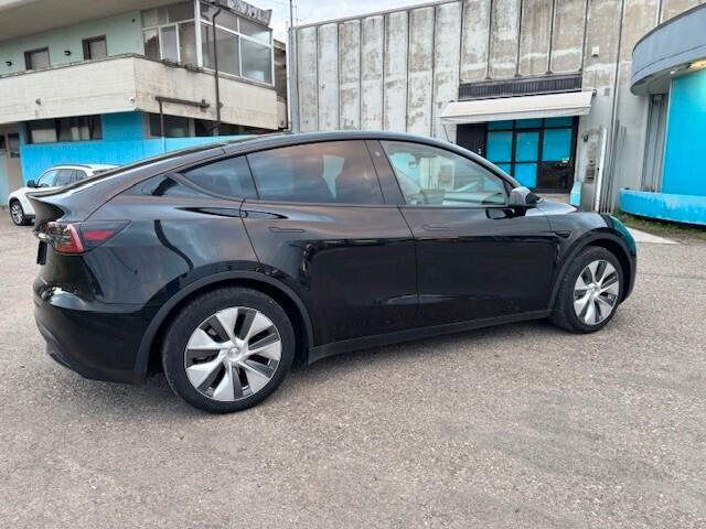 Tesla Model Y AWD dual motor