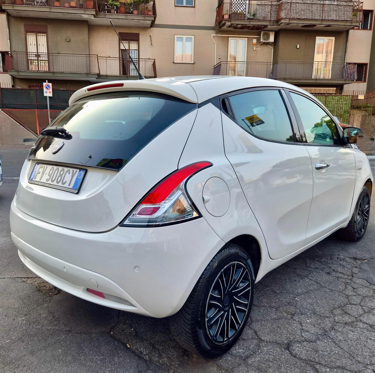 Lancia Ypsilon 1.2 69 CV 5 porte GPL Ecochic Gold