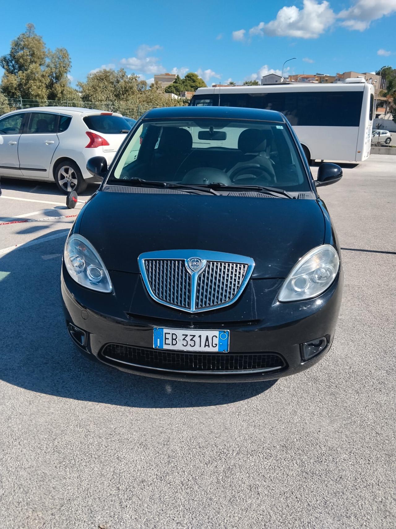 Lancia Ypsilon 1.3 MJT 75 CV Unyca