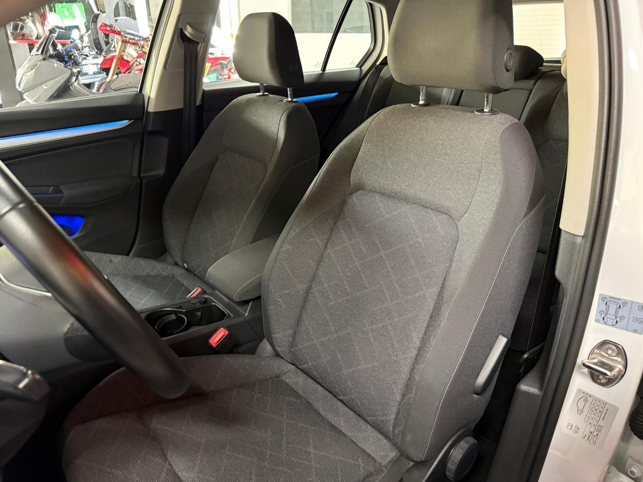 Volkswagen Golf 1.5 TSI ACT DSG 5p. Business BlueMotion Tech.