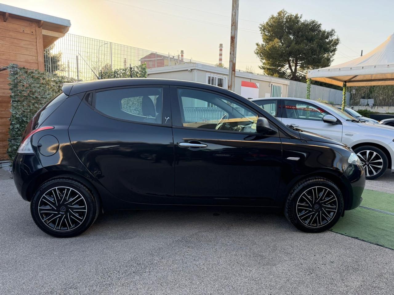 Lancia Ypsilon 1.2 69CV 5Gold 2017 nuova garanzia