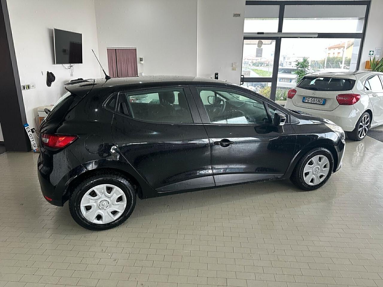 Renault Clio 1.2 75CV 5 porte METANO