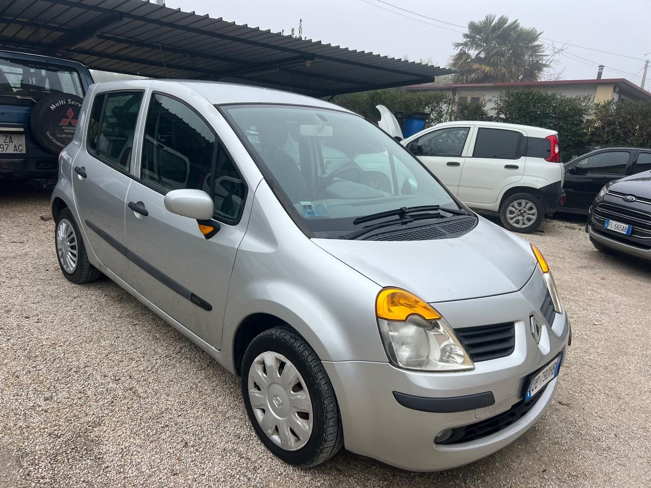 Renault Modus 1.2 16V Saint Tropez