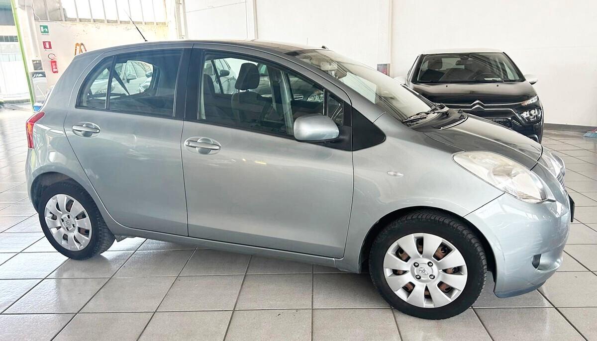 Toyota Yaris 1.3 5 porte Luna