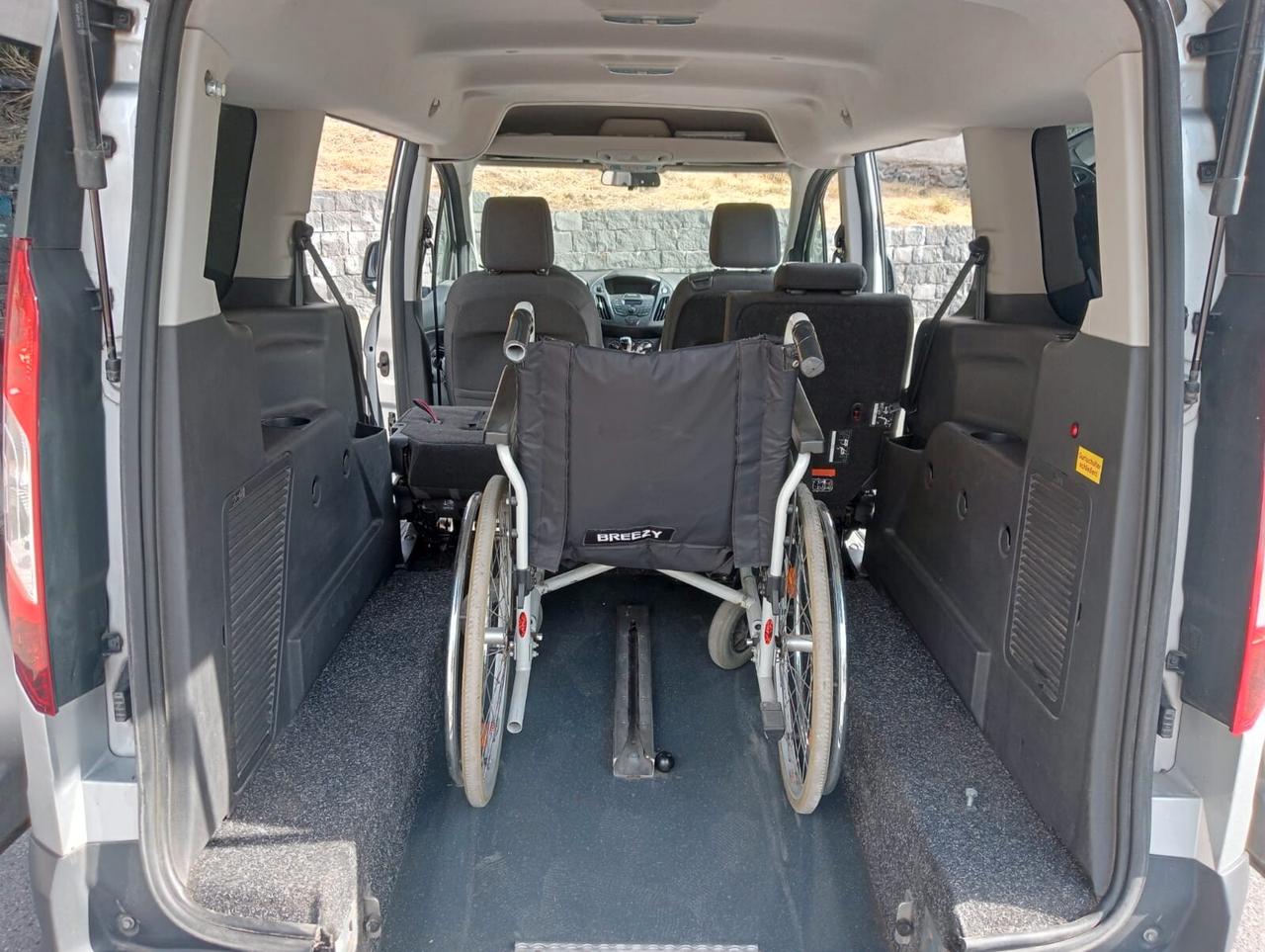 Ford Tourneo Connect Pianale ribassato con rampa disabili in carrozzina