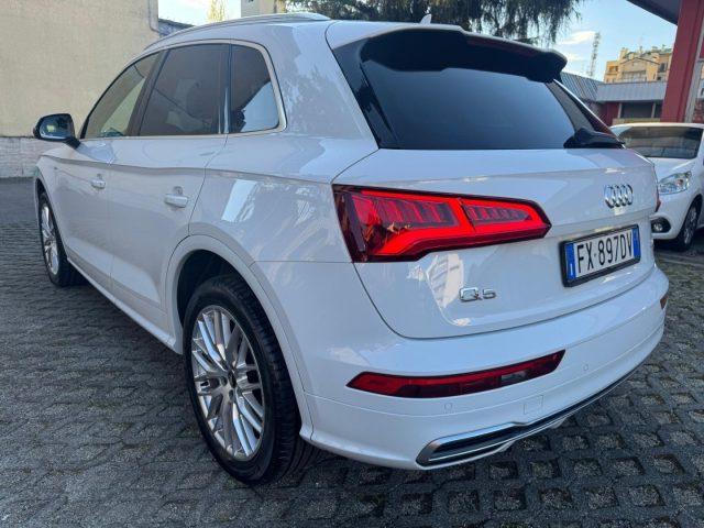 AUDI Q5 2.0 TDI QUATTRO S tronic Bus. Design