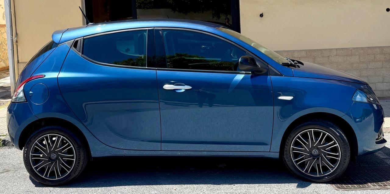 Lancia Ypsilon 1.0 FireFly 5 porte S&S Hybrid Silver Plus