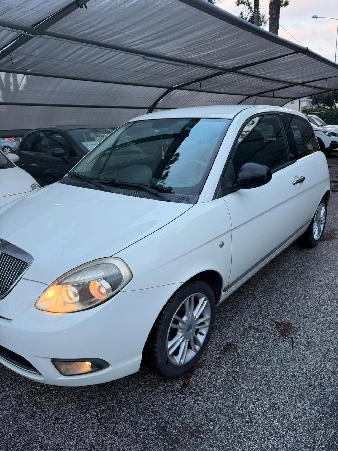 Lancia Ypsilon 1.2 69 CV Unyca