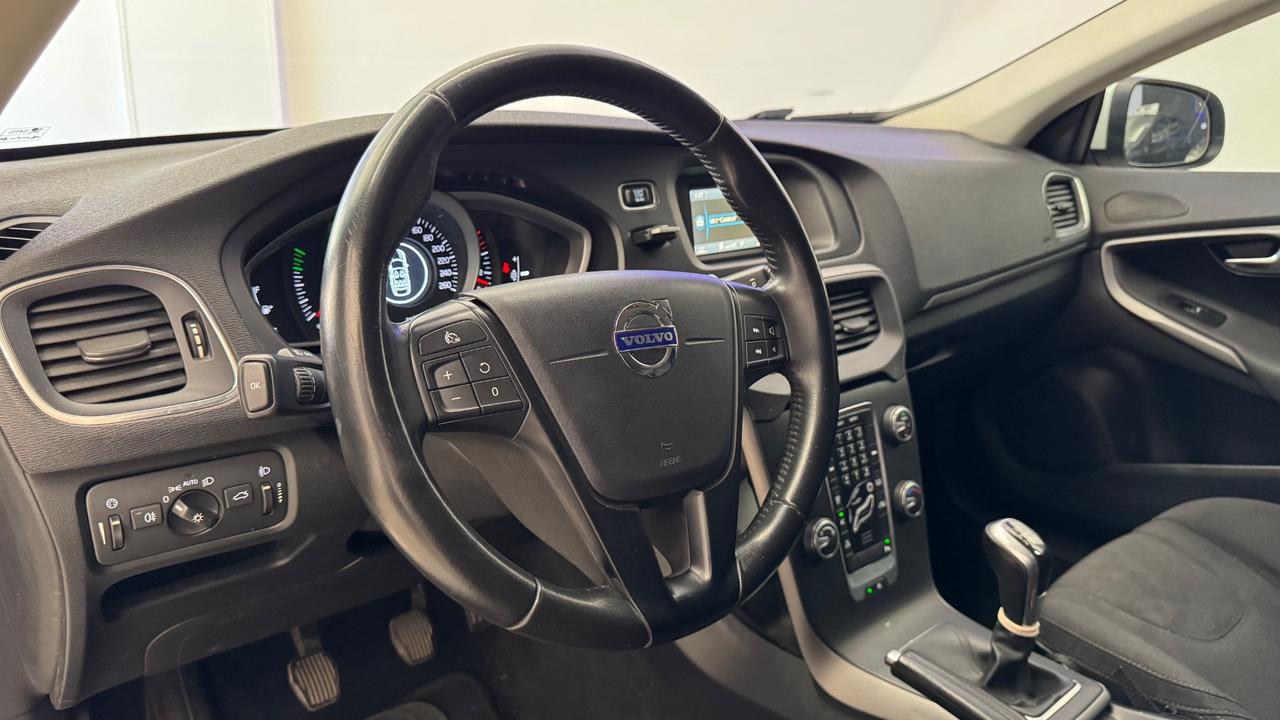 Volvo V40 D2 Momentum 2.0 120 Cv-2016