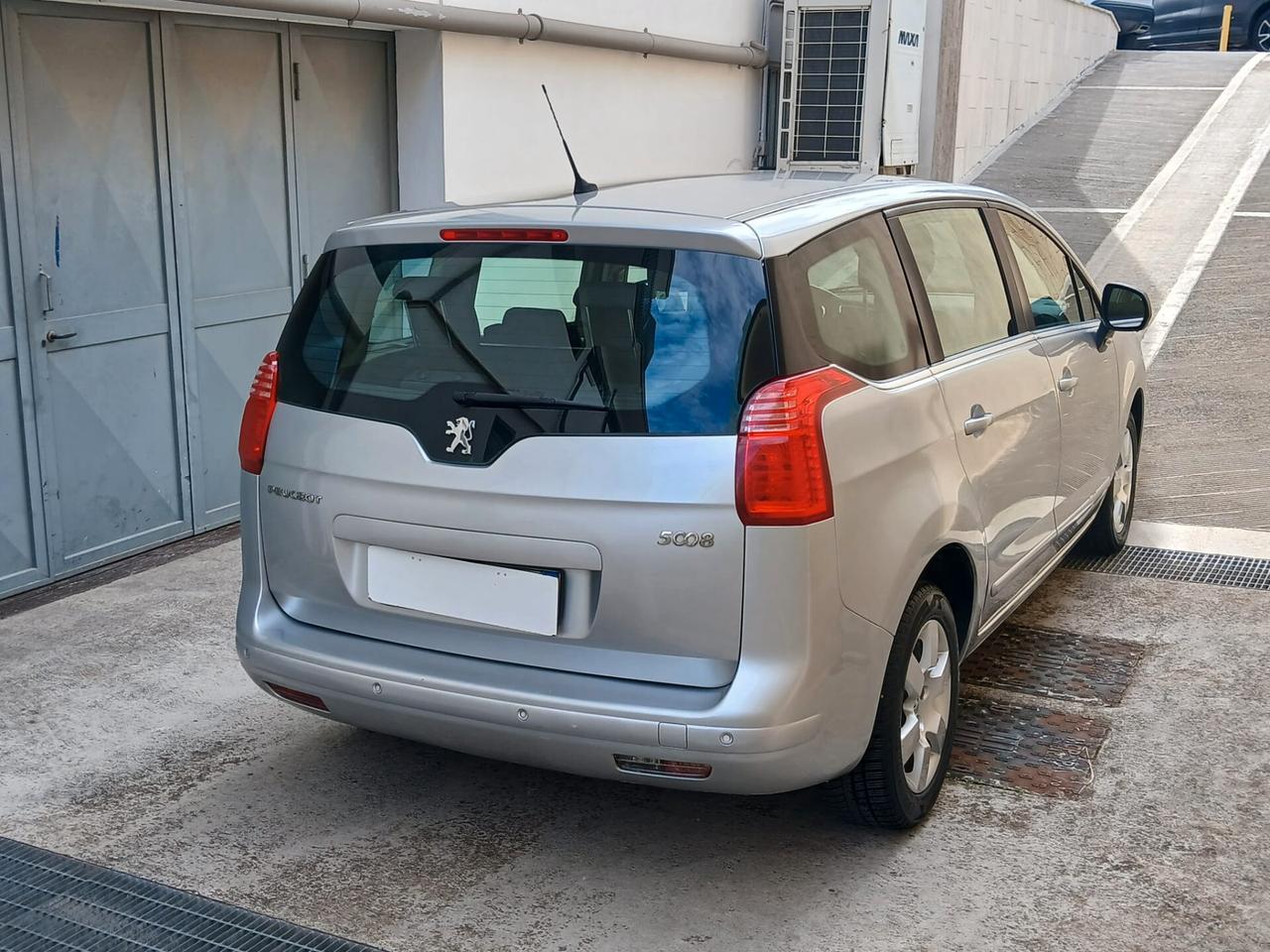 Peugeot 5008 1.6 HDI 116CV Business