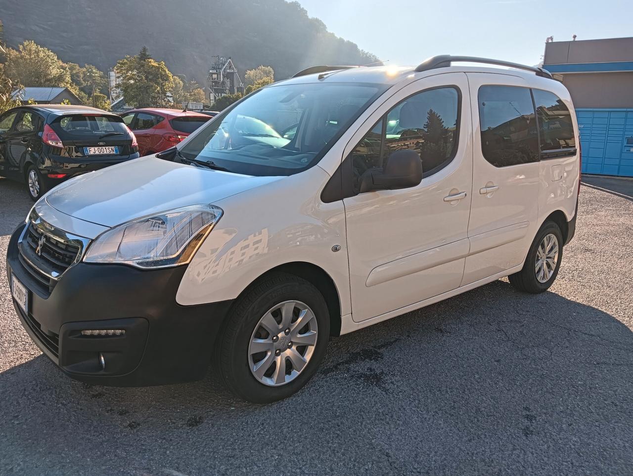 Peugeot Partner Tepee BlueHDi 120 S&S Outdoor