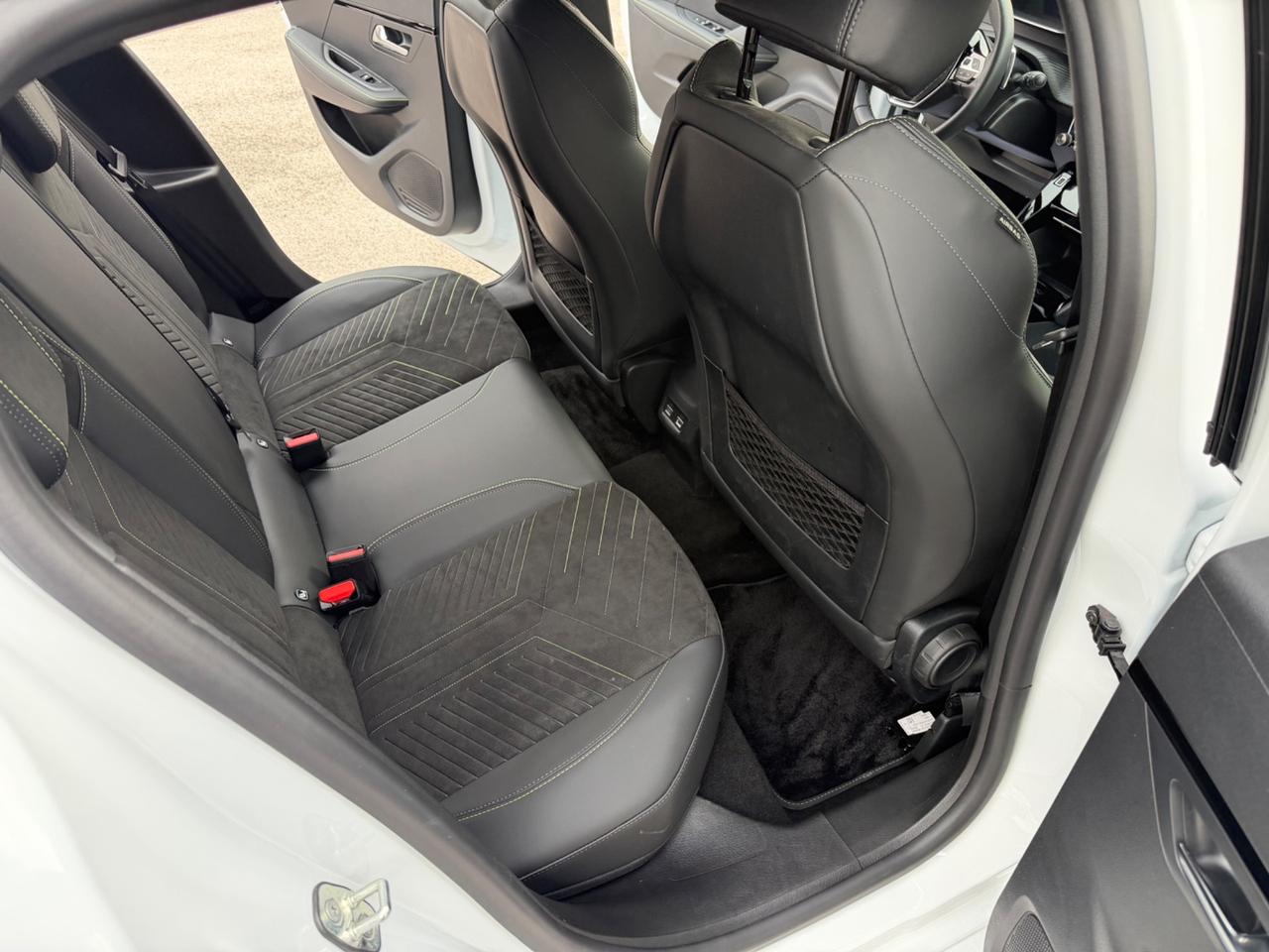 Peugeot 208 Hybrid 110 e-DCS6 GT