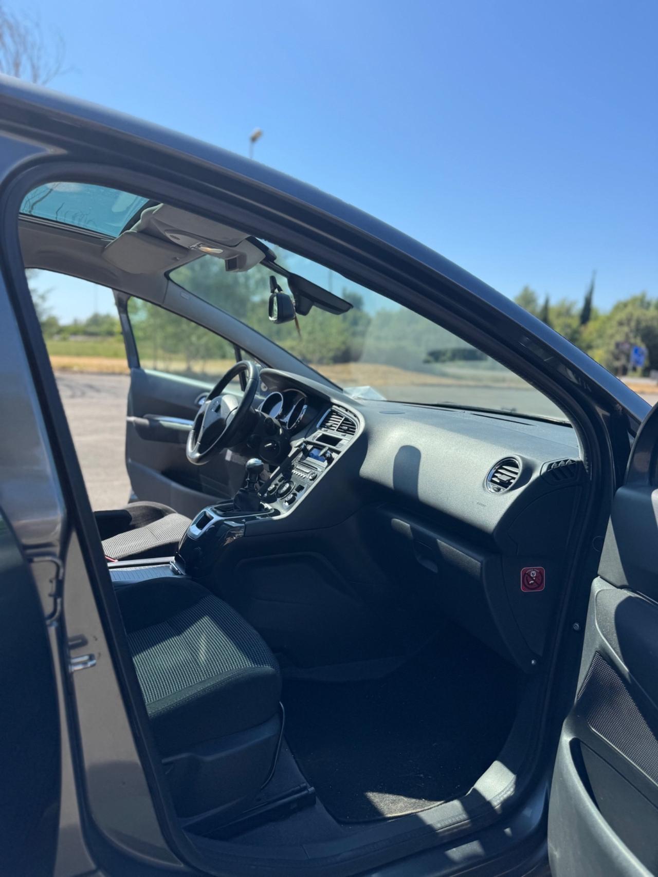 Peugeot 5008 1.6 HDi 112CV Premium