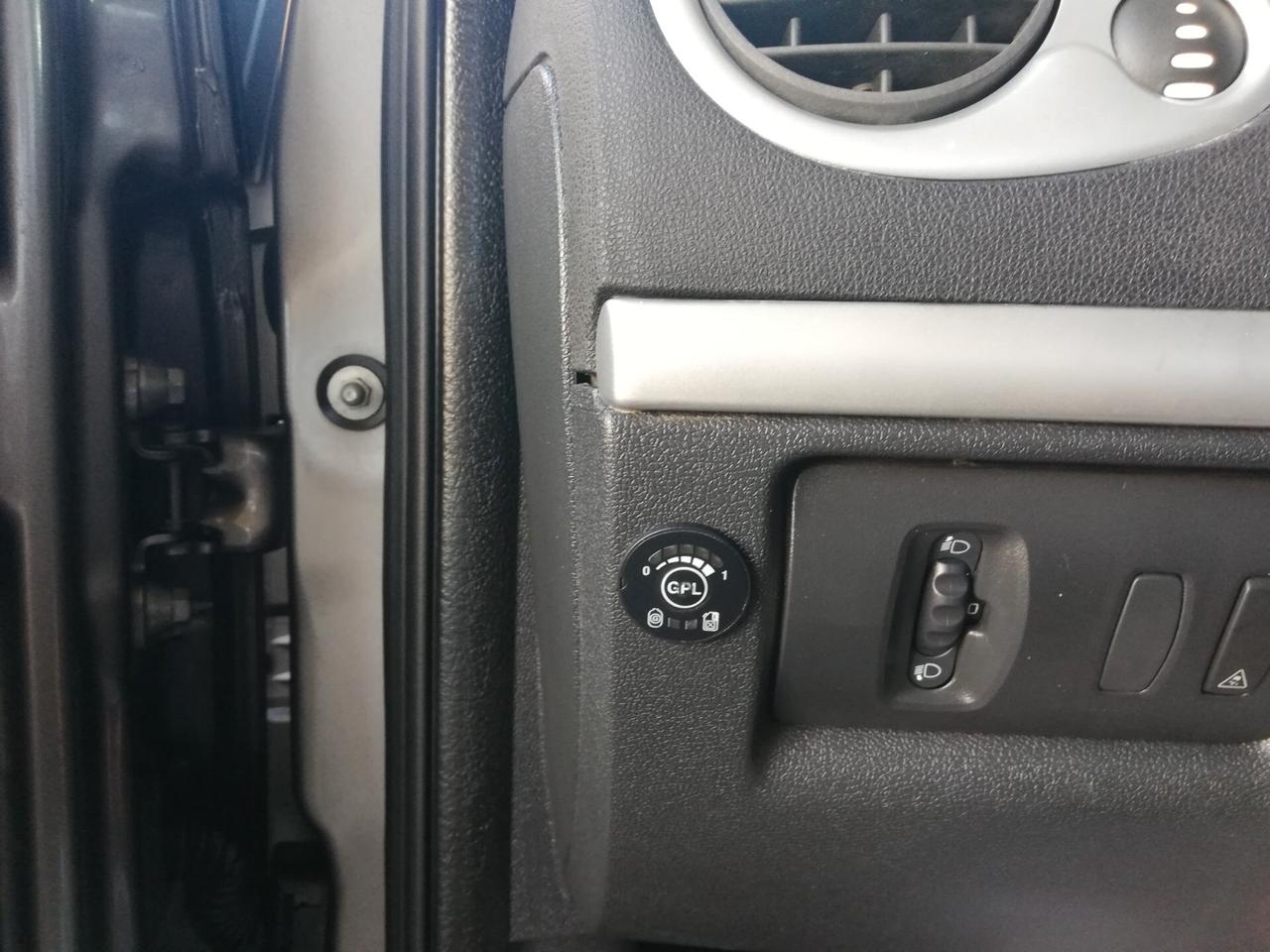 Renault Clio GPL 1.2 16V 5 porte 20th Anniversario