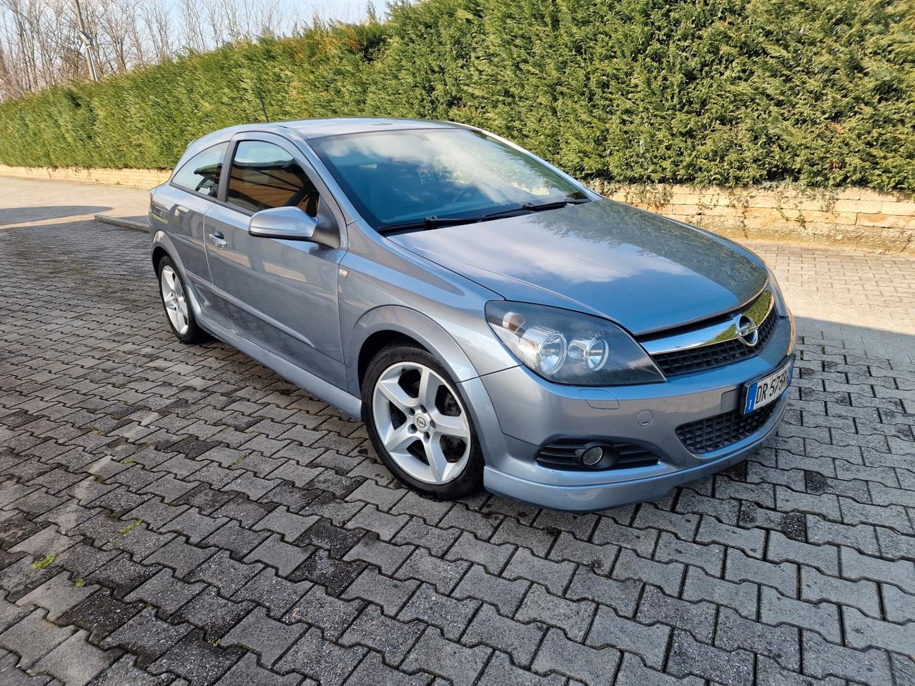 Opel Astra GTC 1.4 16V Twinport 3 porte Enjoy