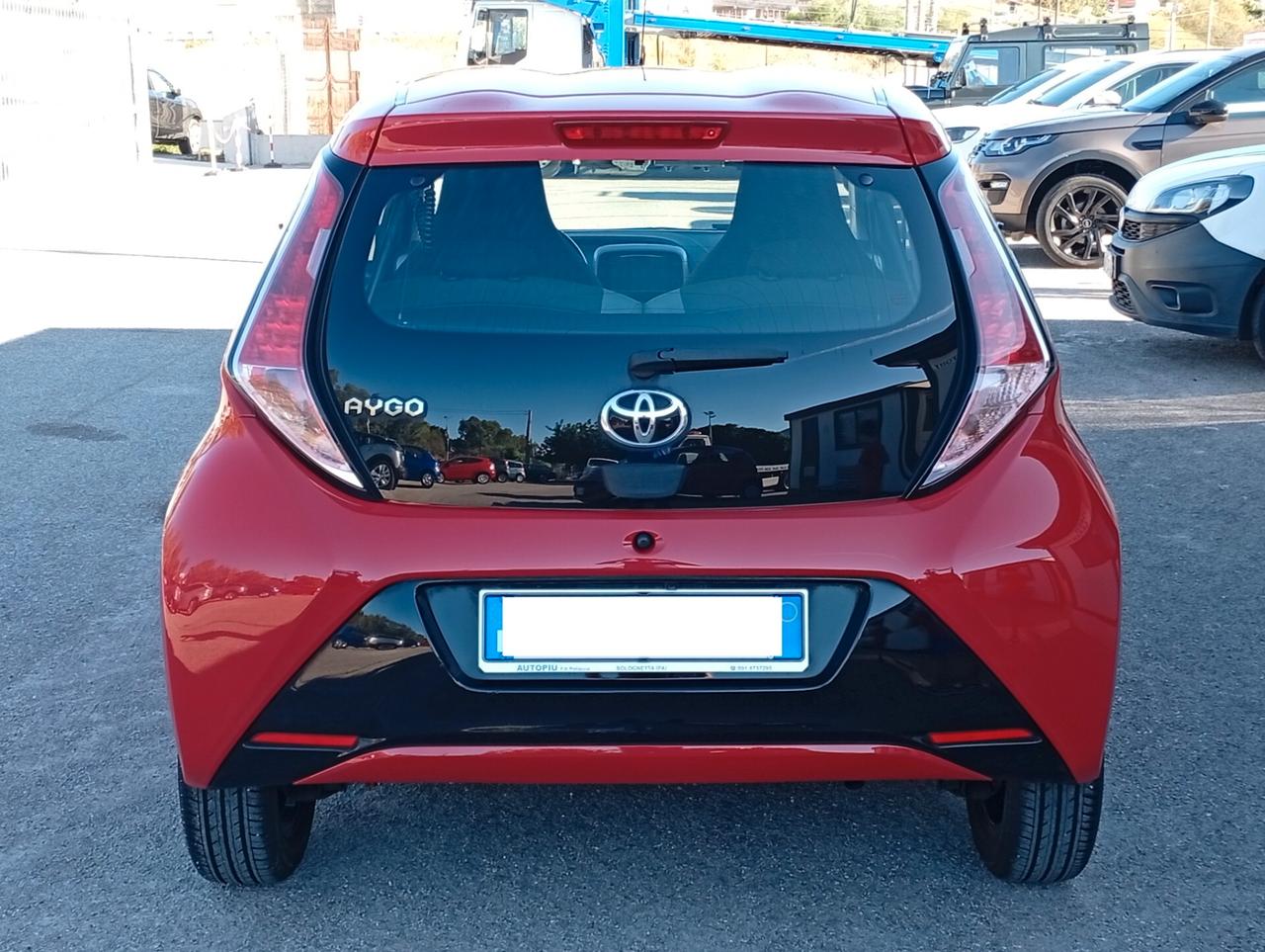 Toyota Aygo 1.0 VVT-i 69 CV 5 porte x-black TSS