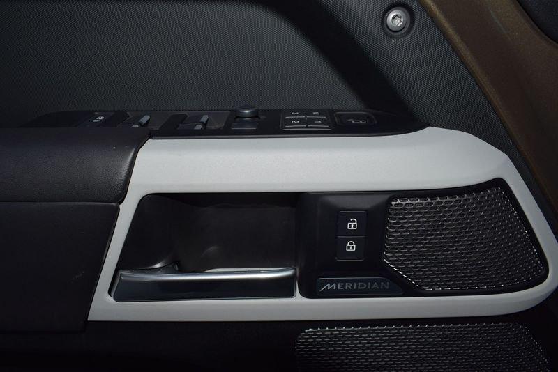 Land Rover Defender Defender 110 2.0 SD4 240CV AWD Auto HSE