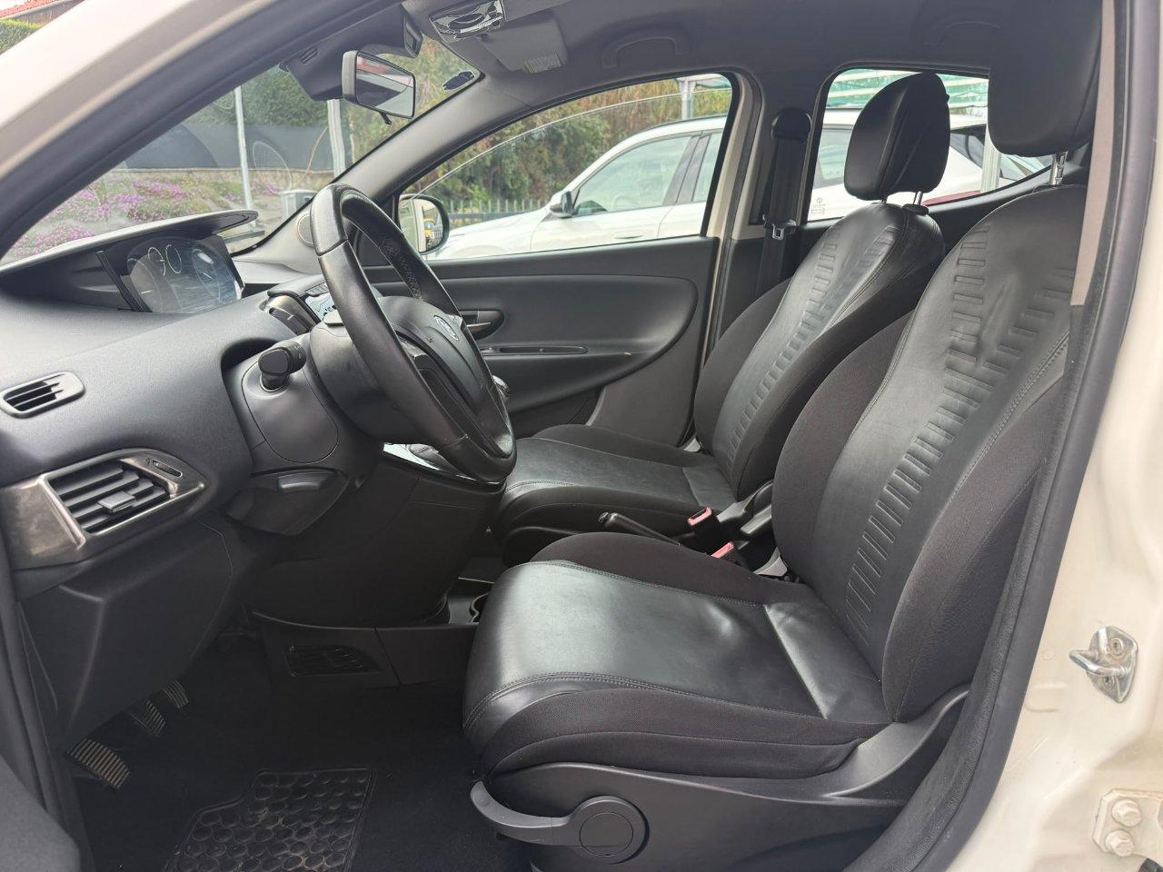 Lancia Ypsilon 5 Porte Ypsilon 1.2 8v Platinum ecochic Gpl 69cv
