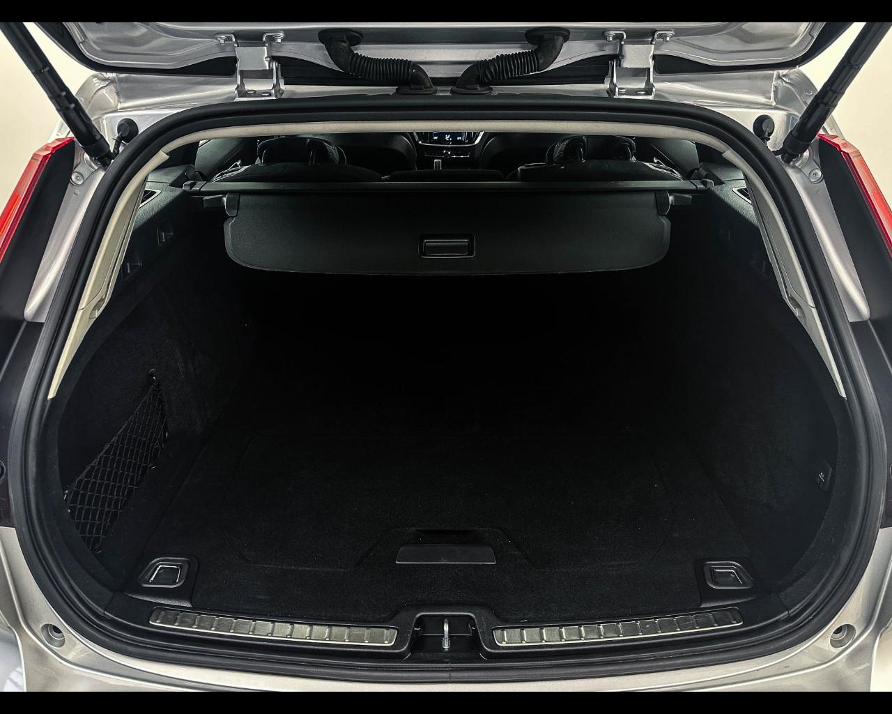 VOLVO V60 B4 (d) Geartronic Momentum Business