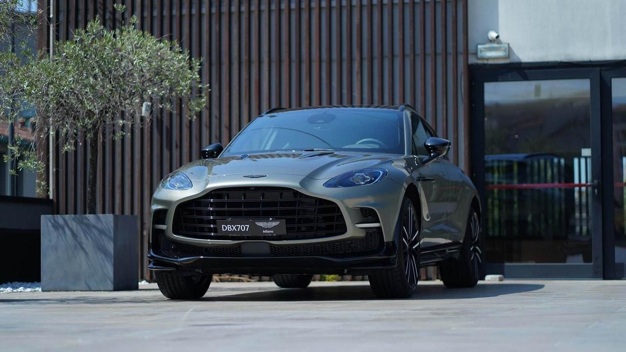 ASTON MARTIN DBX707 4.0