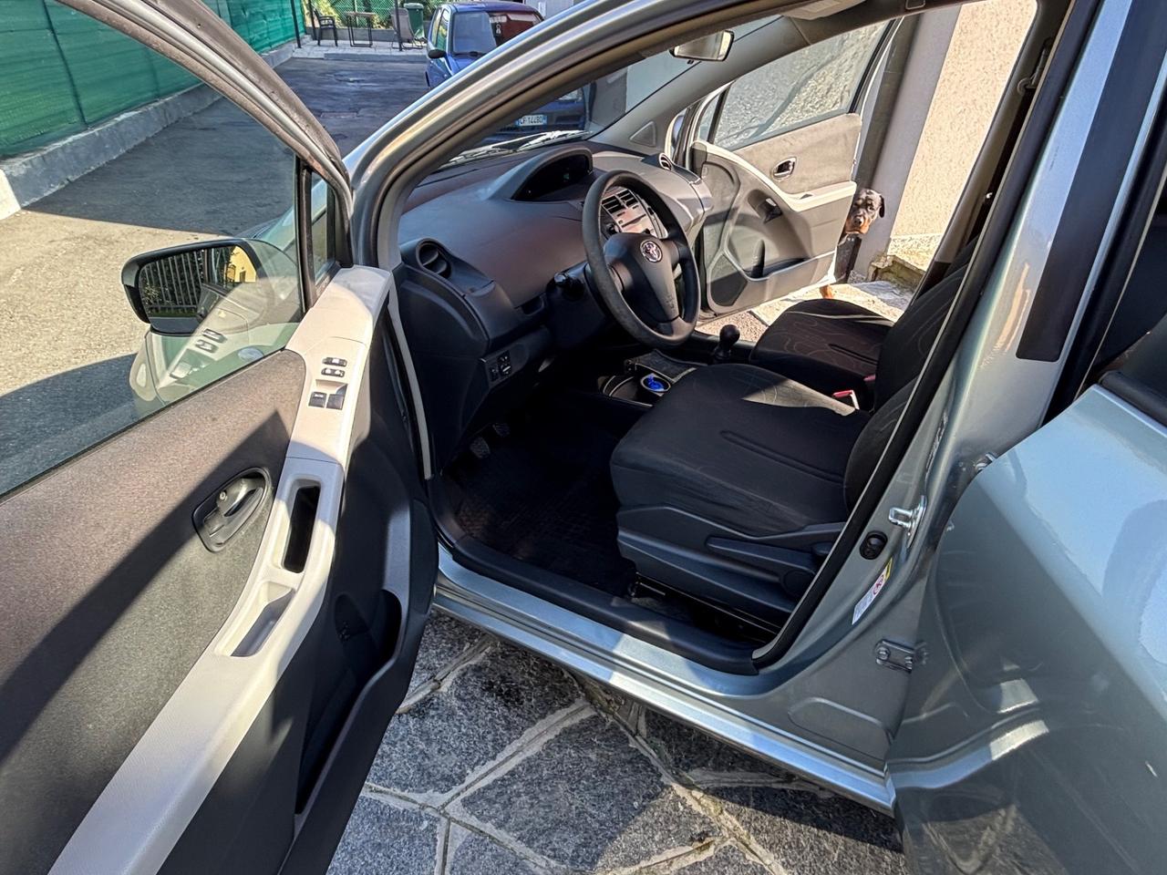 Toyota Yaris 1.0 5 porte Sol