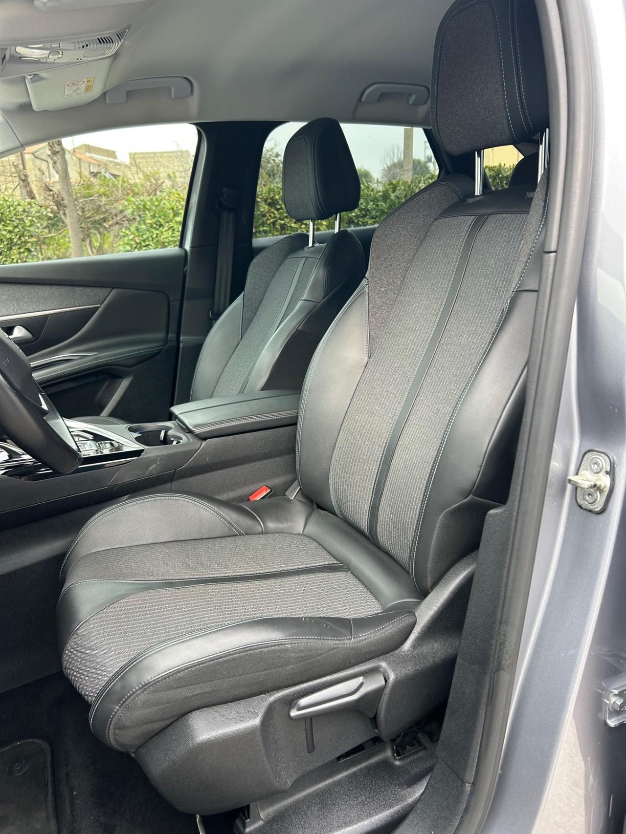 Peugeot 3008 BlueHDi 130 EAT8 Allure Pack