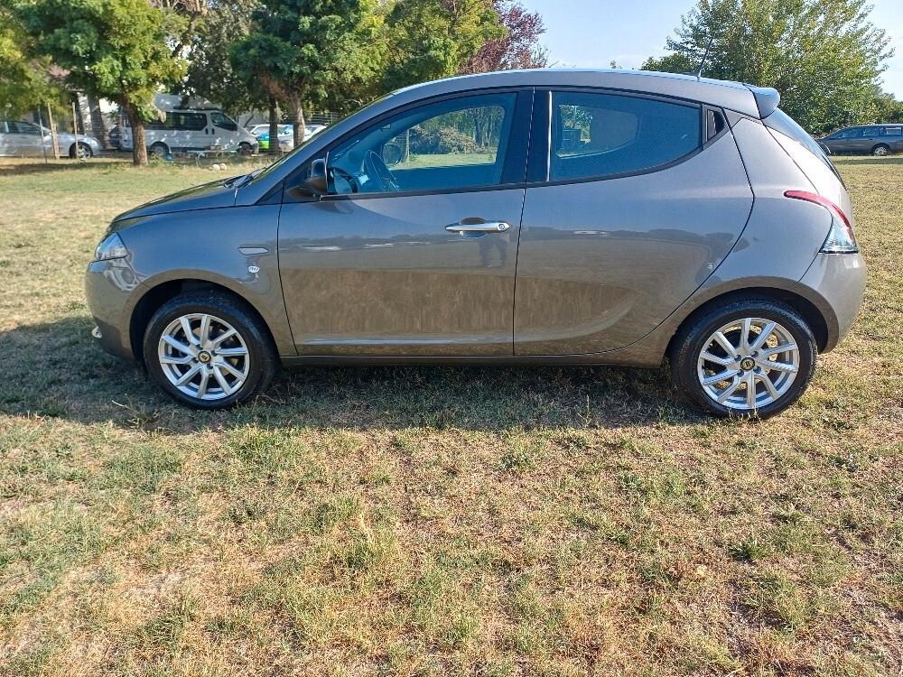Lancia Ypsilon 1.0 Hybrid Gold 2024 Km 16.000