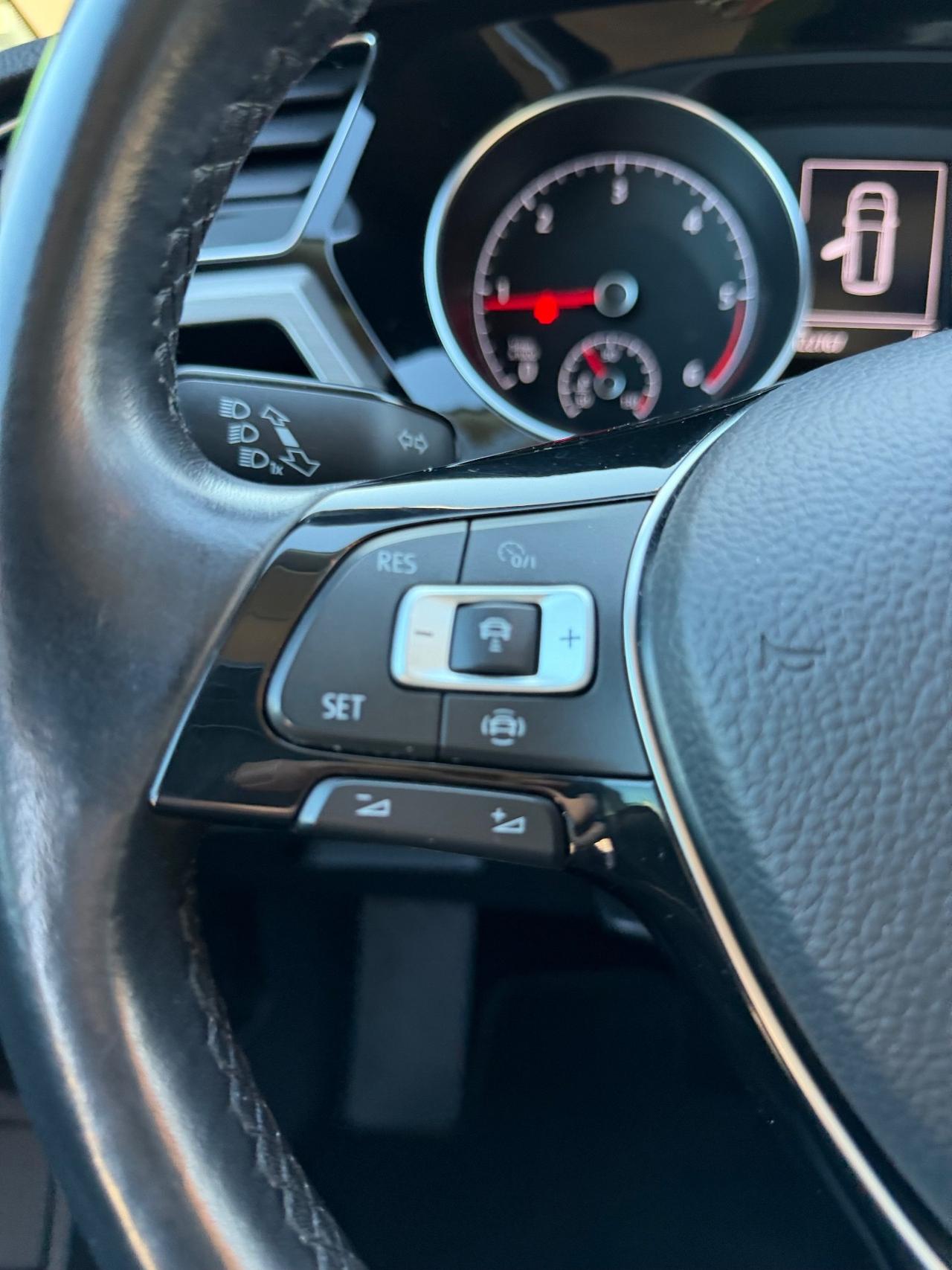 Volkswagen Touran 1.6 TDI 115 CV SCR DSG Executive BlueMotion Tech. Neopatentati