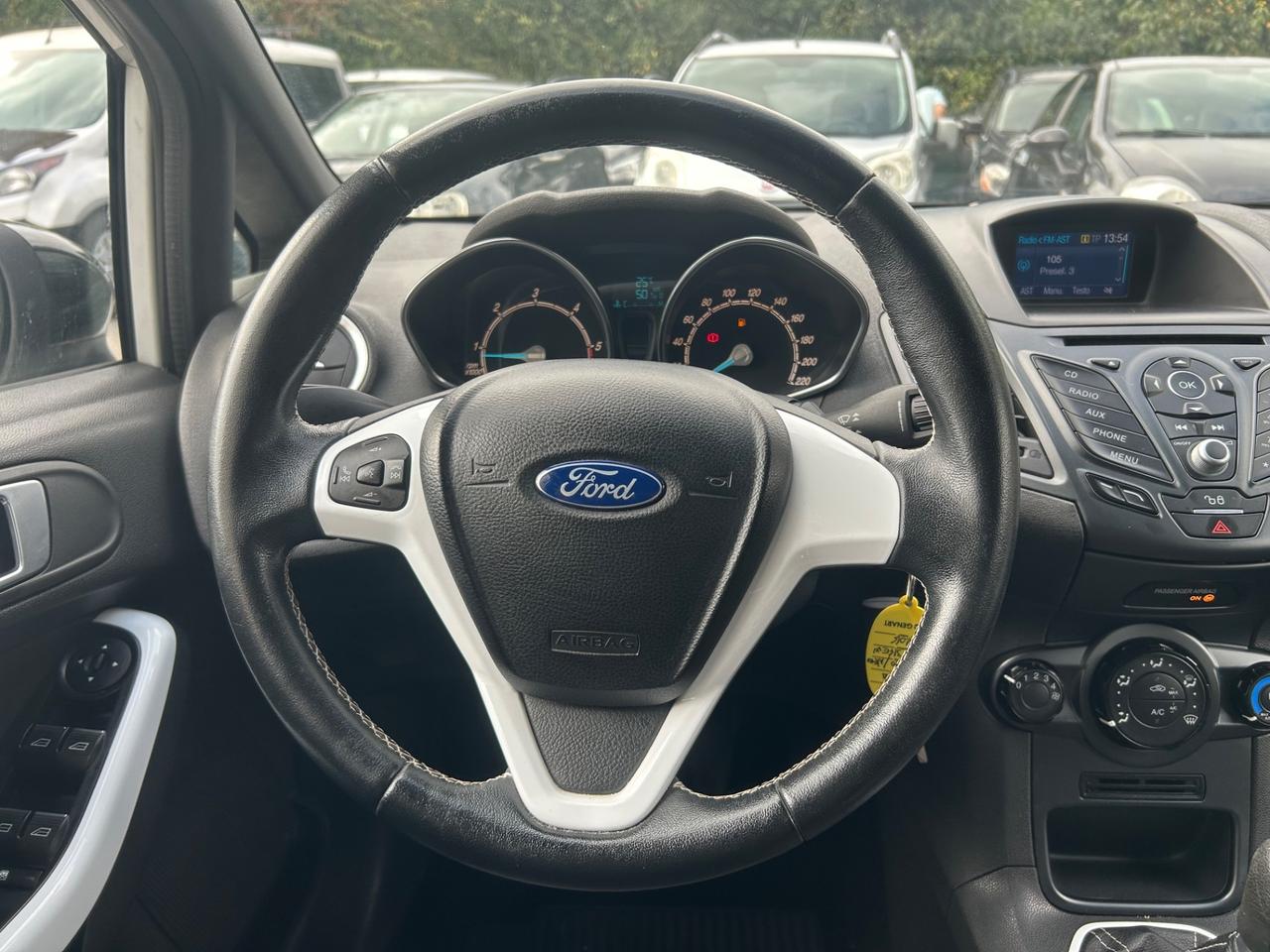 Ford Fiesta 1.5 TDCi Black & White Edition Euro 6B