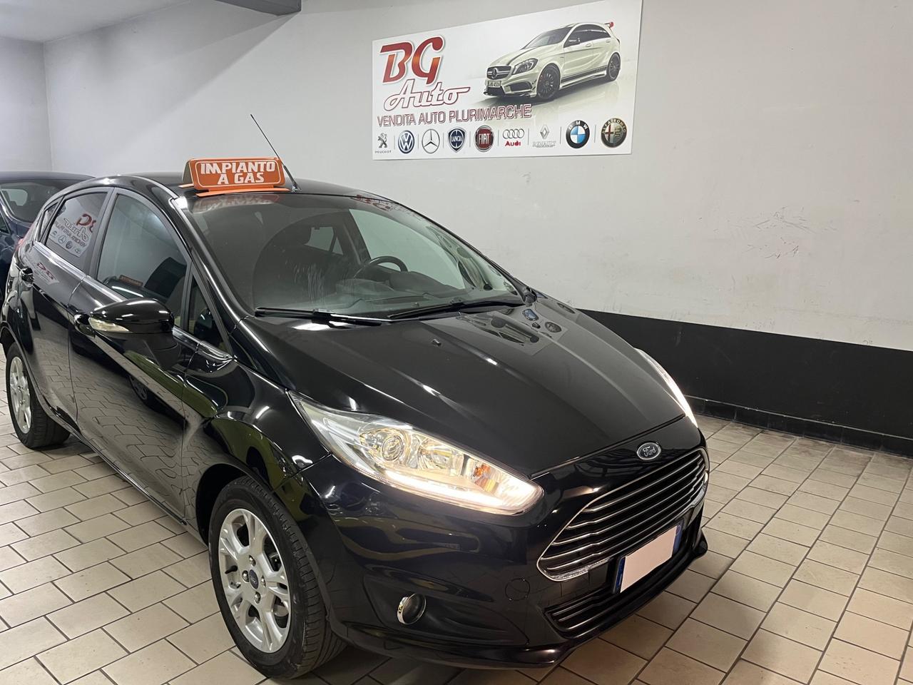 Ford Fiesta gpl titanium nav/led full 12/2016