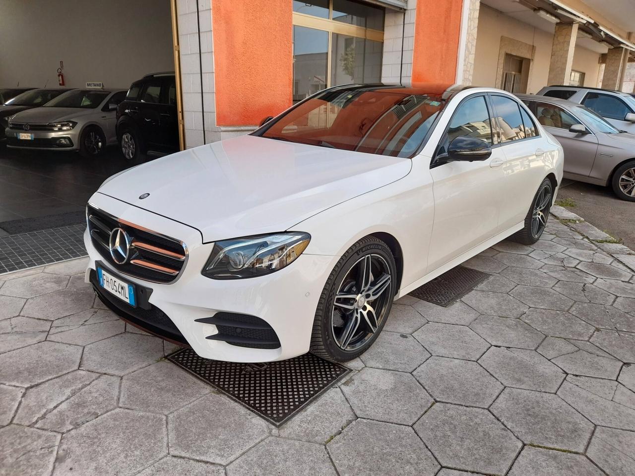 MERCEDES E 220 D AMG LINE BERLINA