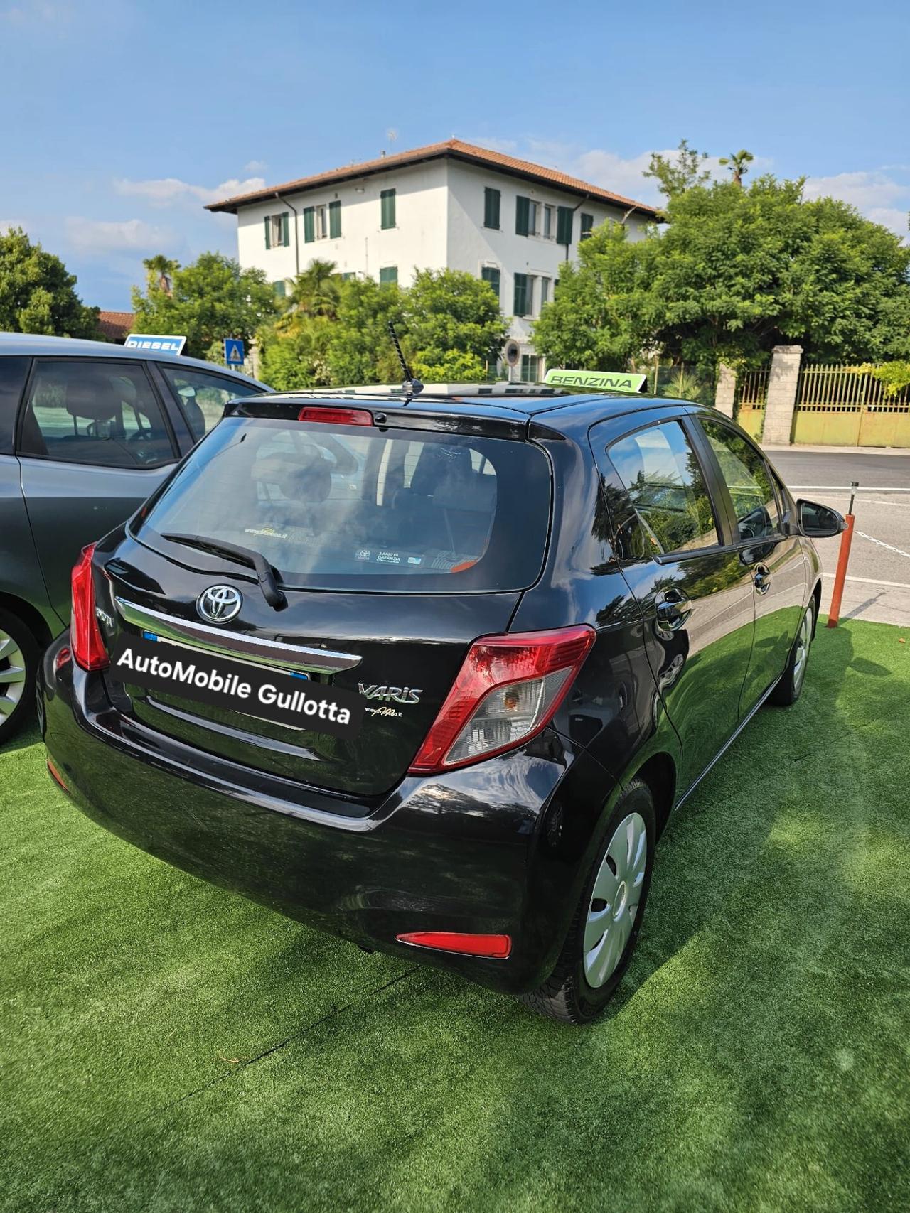 Toyota Yaris Lounge