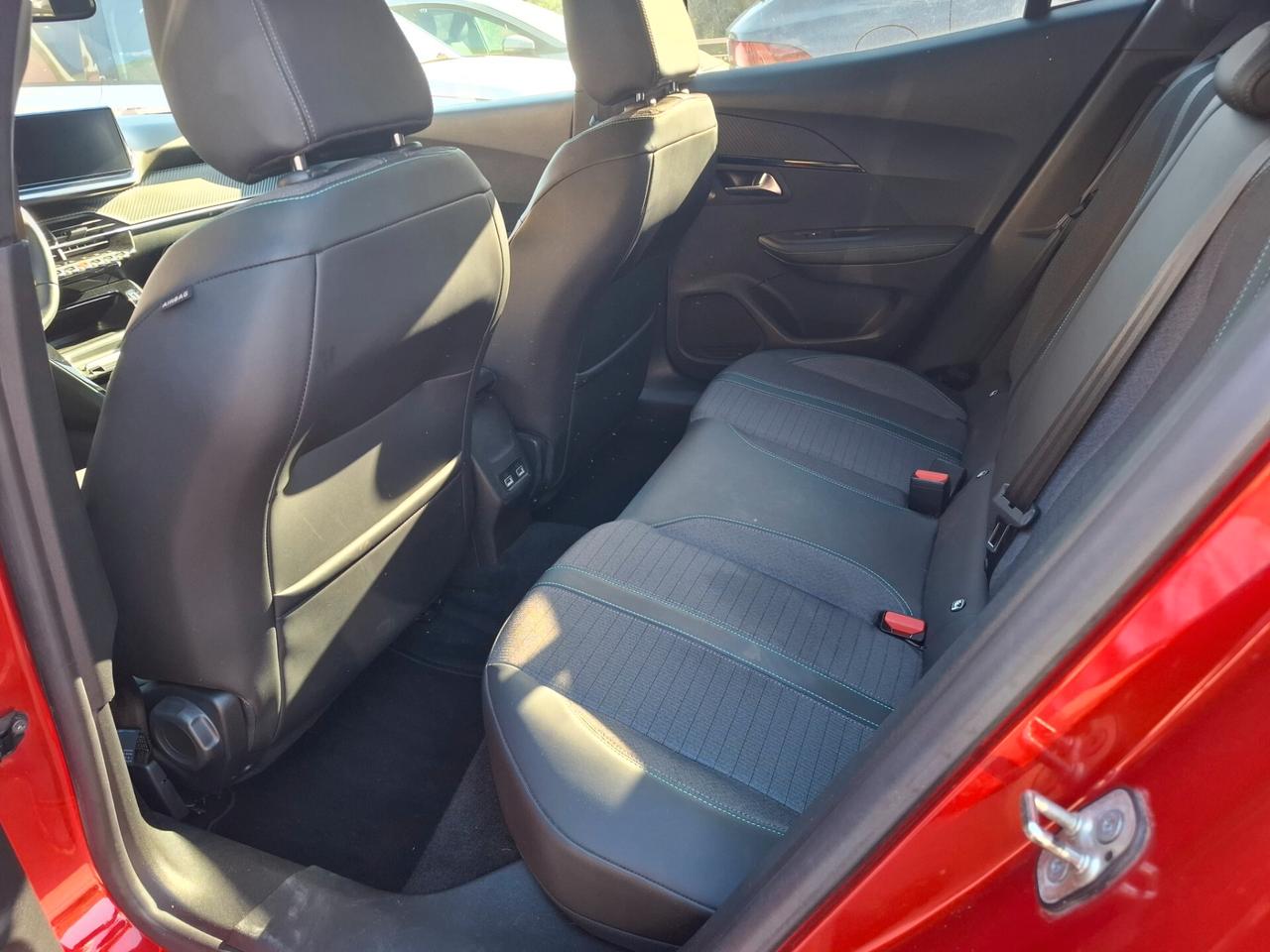 Peugeot 2008 motore elettrico 136 CV Allure