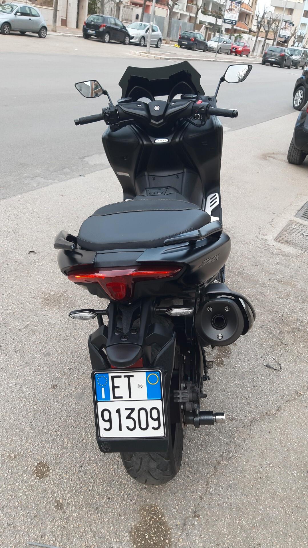 YAMAHA T-MAX 560