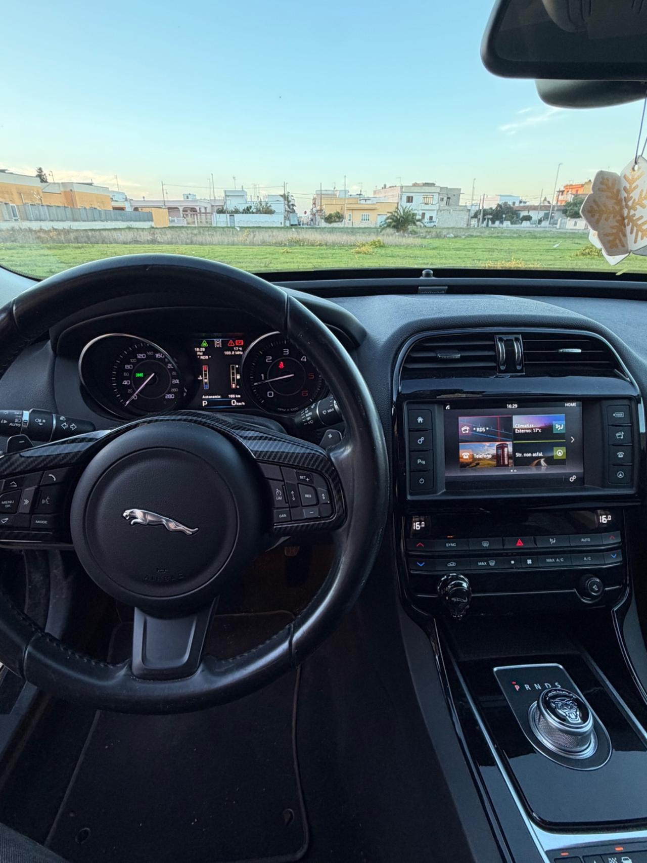 Jaguar XE 2.0 D Turbo aut. Pure