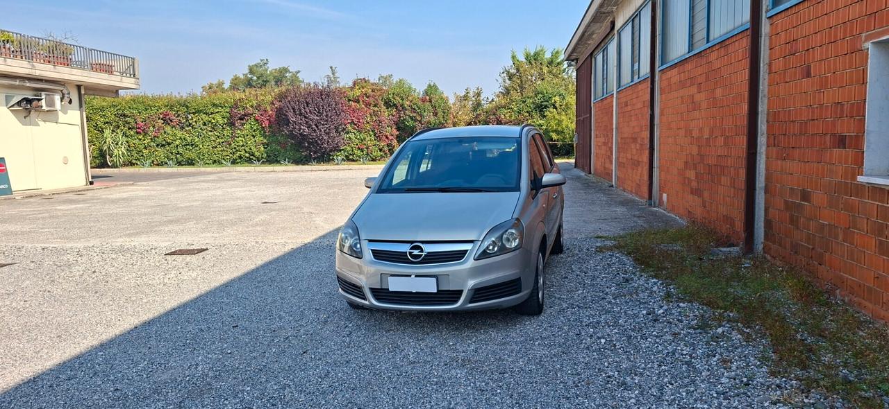 MONOVOLUME 7 POSTI 1.6 CON DOPPIA ALIMENTAZIONE