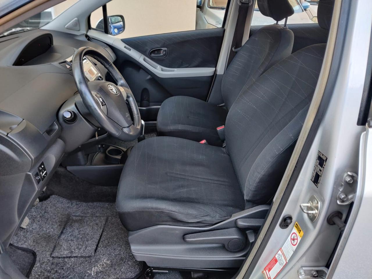 Toyota Yaris 1.0 benz 5 porte