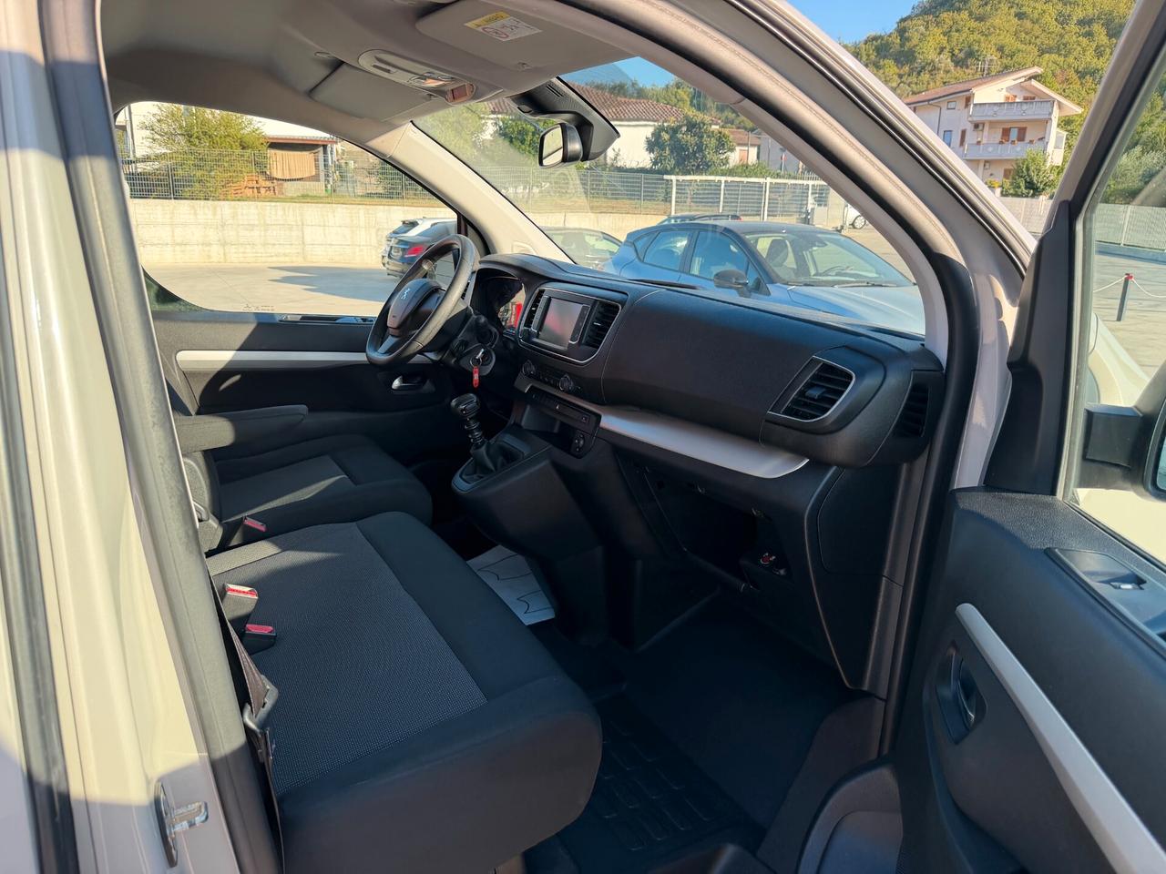 Peugeot Traveller BlueHDi 120 9 POSTI